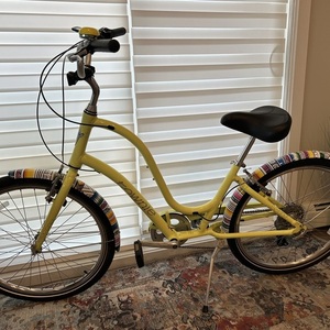 2022 Electra Yellow or Gold