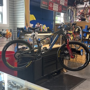 2022 Santa Cruz Bronson Carbon R Green