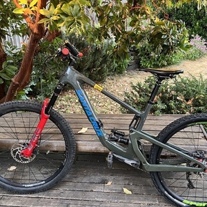 2022 Santa Cruz Bronson Carbon R Green
