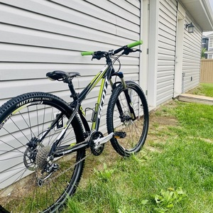 2015 SCOTT Mountain Black, Green, and White