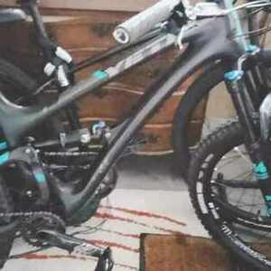 2018 Yeti Sb5 Silver, gray or bare metal and Teal