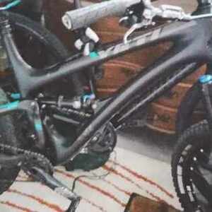 2018 Yeti Sb5 Silver, gray or bare metal and Teal