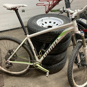 Niner Air 9 White and Green