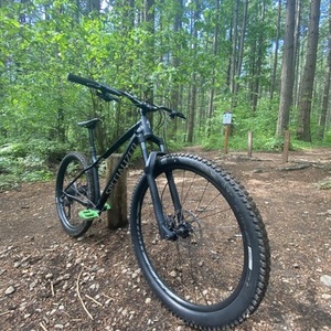 2020 Specialized Fuse Black and Silver, gray or bare metal