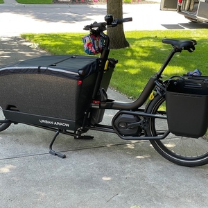 2023 Urban Arrow Family Cargo cargo bike (front storage) Black