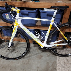 2012 Fuji Supreme 2.0 White and Yellow or Gold