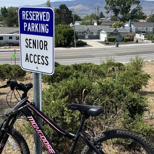 Mongoose Excursion Black and Pink