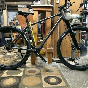 2022 Priority Bicycles 600X Black