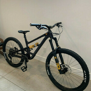 2022 YT Capra Purple