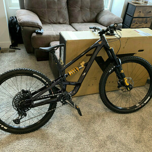 2022 YT Capra Purple