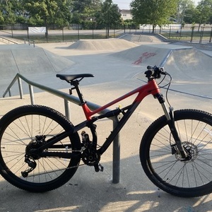 2023 Polygon Siskiu D5 Red and Black