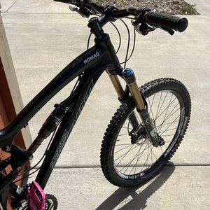 2017 Santa Cruz Nomad Black