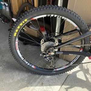 2017 Santa Cruz Nomad Black