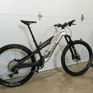 2023 Canyon bicycles Neuron CF 8 Black and Silver, gray or bare metal
