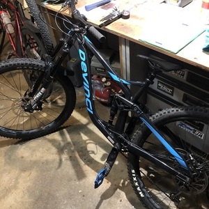 2018 Devinci Spartan Black and Blue