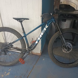 2022 Trek Roscoe 8 Blue