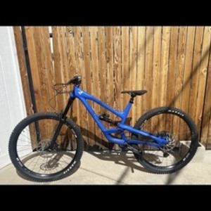 2020 YT Capra Blue