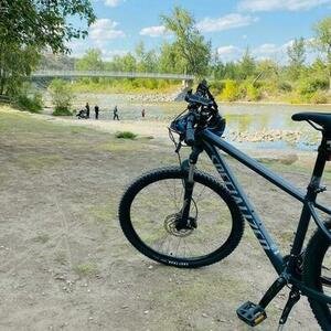 2023 Specialized ROCKHOPPER SPORT 29 SLATE/COOL Silver, gray or bare metal