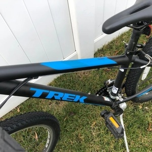 Trek 820 Black and Blue