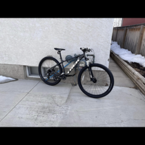 2023 Trek Marlin 5 Silver, gray or bare metal