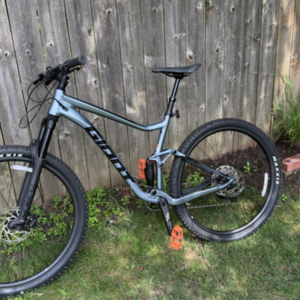 2022 Giant Stance 29 2 Silver, gray or bare metal