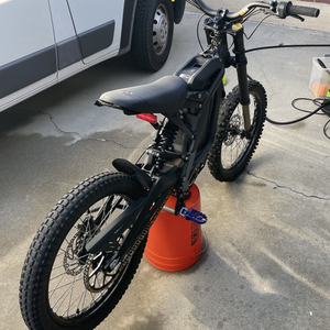 2022 SUR RON SUR RON Light Bee Black