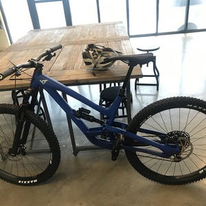 2020 YT Capra Blue