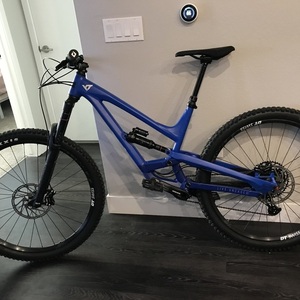 2020 YT Capra Blue