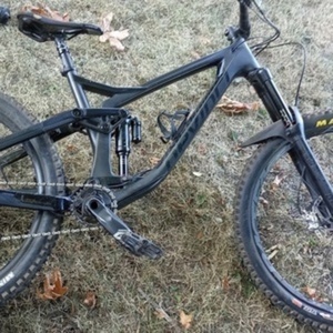 2022 Devinci Full suspension Silver, gray or bare metal and Black