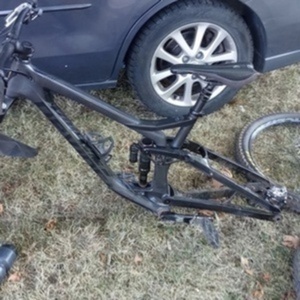 2022 Devinci Full suspension Silver, gray or bare metal and Black