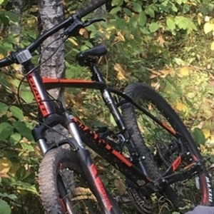2017 Giant Talon 27.5 Black and Red