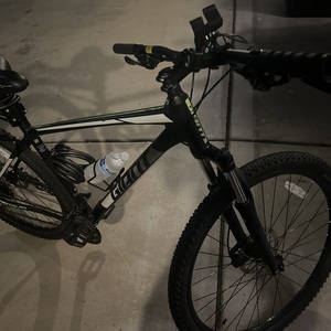 2023 Giant Talon Black