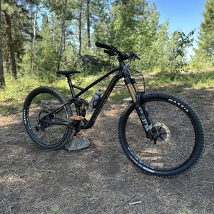 2022 Rossignol Heretic XT Black and Yellow or Gold