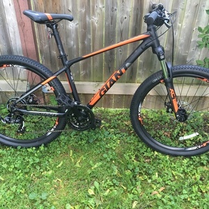 2018 Giant atx Black and Red