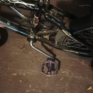 Mongoose Hoop D Silver, gray or bare metal and Black