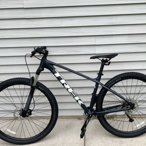 2022 Trek Marlin 7 Blue