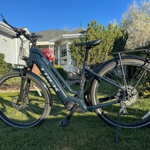 2022 Trek Large, low-step Blue