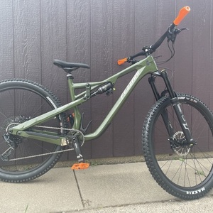 2022 Fezzari Delano Peak Green