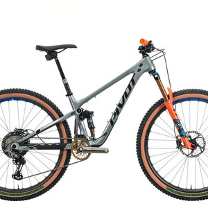 2022 Pivot Trail 429 Silver, gray or bare metal