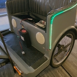 Main Street Broadway tricycle Black and Silver, gray or bare metal