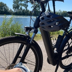 2022 Cube Kathmandu Hybrid One M Black