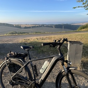 2022 Cube Kathmandu Hybrid One M Black