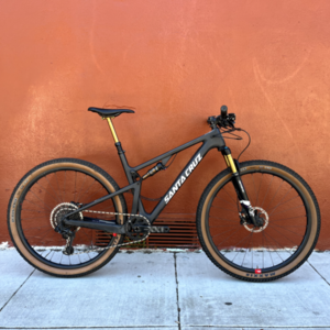 2019 Santa Cruz Blur Black and White