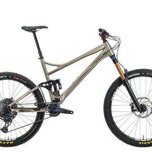 2020 Banshee Bikes Rune V3 Silver, gray or bare metal