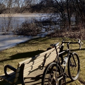 2022 Avenue Gravel Bike Black and Black