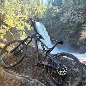 2018 Rocky Mountain Bicycles Altitude alloy 30 Black, Teal, and Red