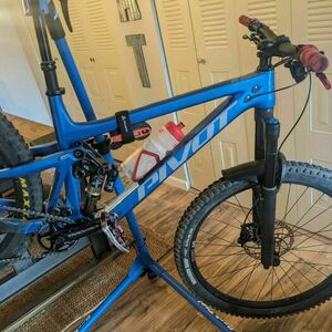 2022 Pivot Switchblade Blue