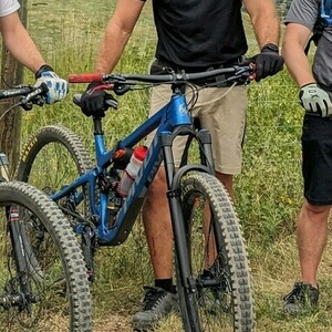 2022 Pivot Switchblade Blue