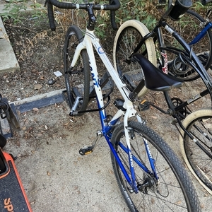 2018 Giant Giant TCX White and Blue