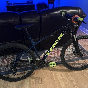 2020 Trek Marlin 5 Blue